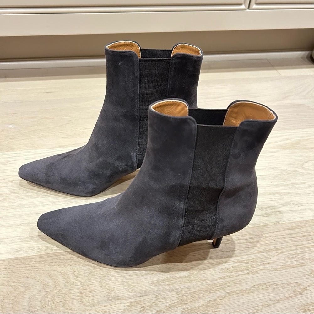 Chic Black Suede Heeled Boots